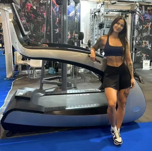 Commercial Touch Screen Fitness Treadmill Running Machine For Exercises With Real scene Touch Screen