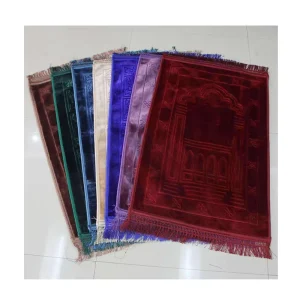 Factory Direct Flannel Embossed Polyester Islamic Prayer Mat for Eid Al Adha Pilgrimage
