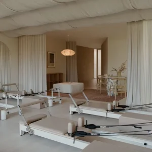 Factory Supply Customisable White Aluminium Reformer Pilates Machine with German Springs for Home Fitness Studio