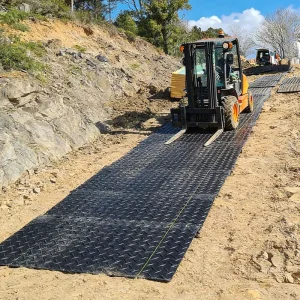 Heavy Duty Ground Mats 4×8 FT 12mm 15mm 18mm Thick Anti-Slip Texture Supports 60-120 Ton 100% Virgin PE