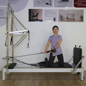 Lightweight Pilates Machine MJD W41 Aluminium Pilates Reformer Equipped With Stable Half Tower