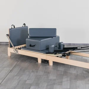 Maple Wood Pilates Reformer with Adjustable Footbar and Spring Resistance for Commercial Studios