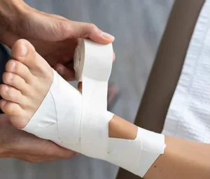 Strong Adhesive Cotton Zinc Oxide Athletic Tape CE Certified Eco-Friendly Breathable 10m X 2.5cm Boxing Climbing Ankle